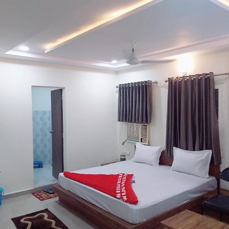 Oyo 26999 Hotel Sg Ahmedabad Eksteriør bilde