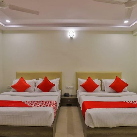 Oyo 26999 Hotel Sg Ahmedabad Eksteriør bilde
