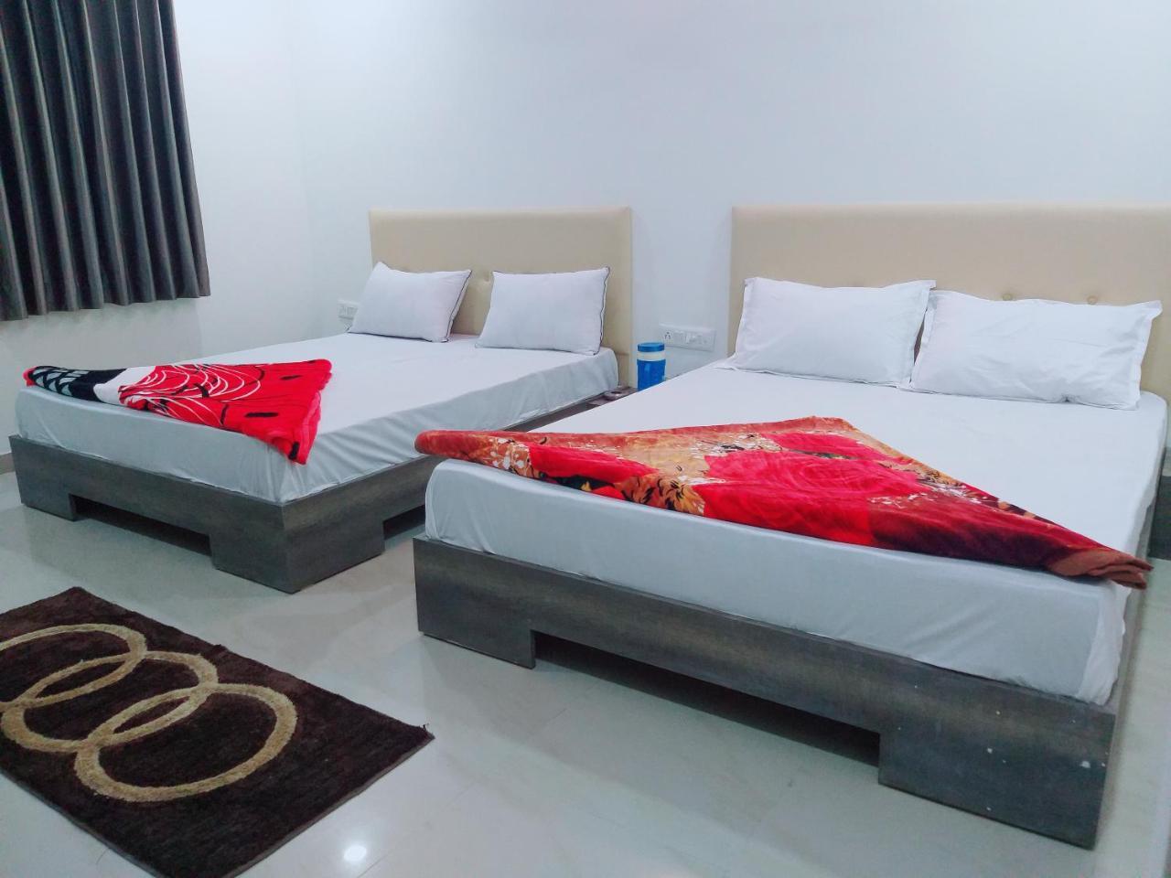 Oyo 26999 Hotel Sg Ahmedabad Eksteriør bilde