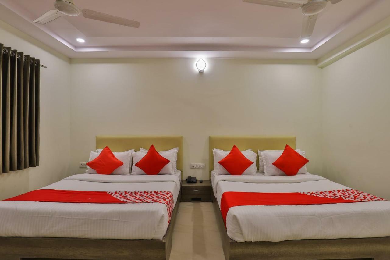 Oyo 26999 Hotel Sg Ahmedabad Eksteriør bilde