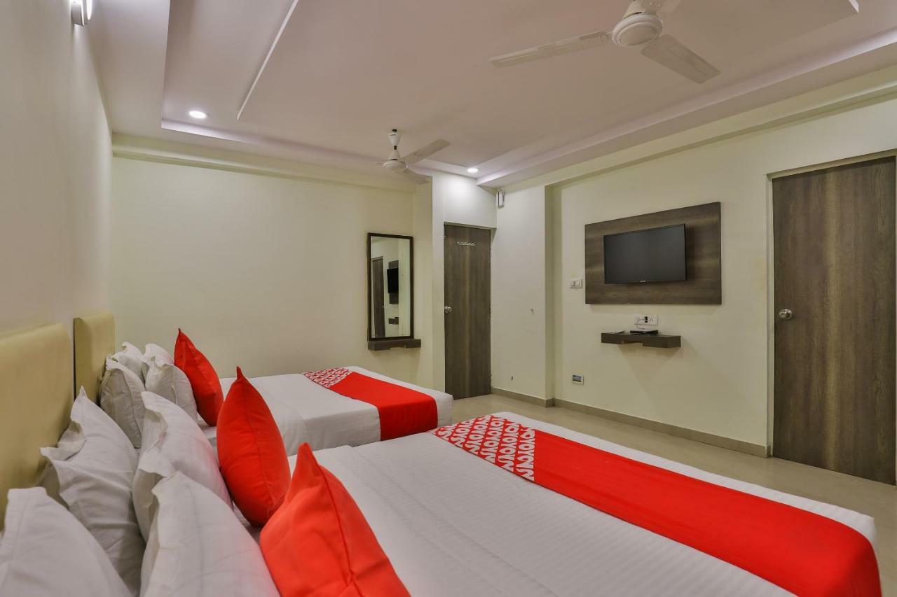 Oyo 26999 Hotel Sg Ahmedabad Eksteriør bilde