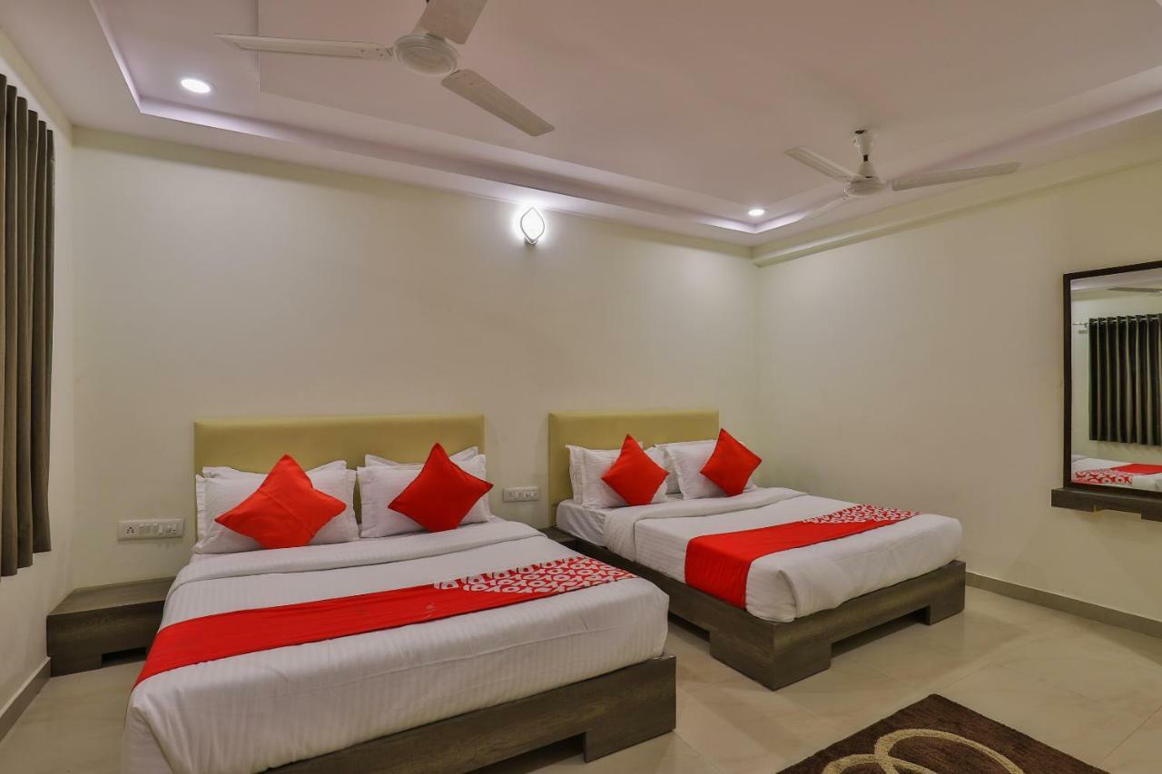 Oyo 26999 Hotel Sg Ahmedabad Eksteriør bilde