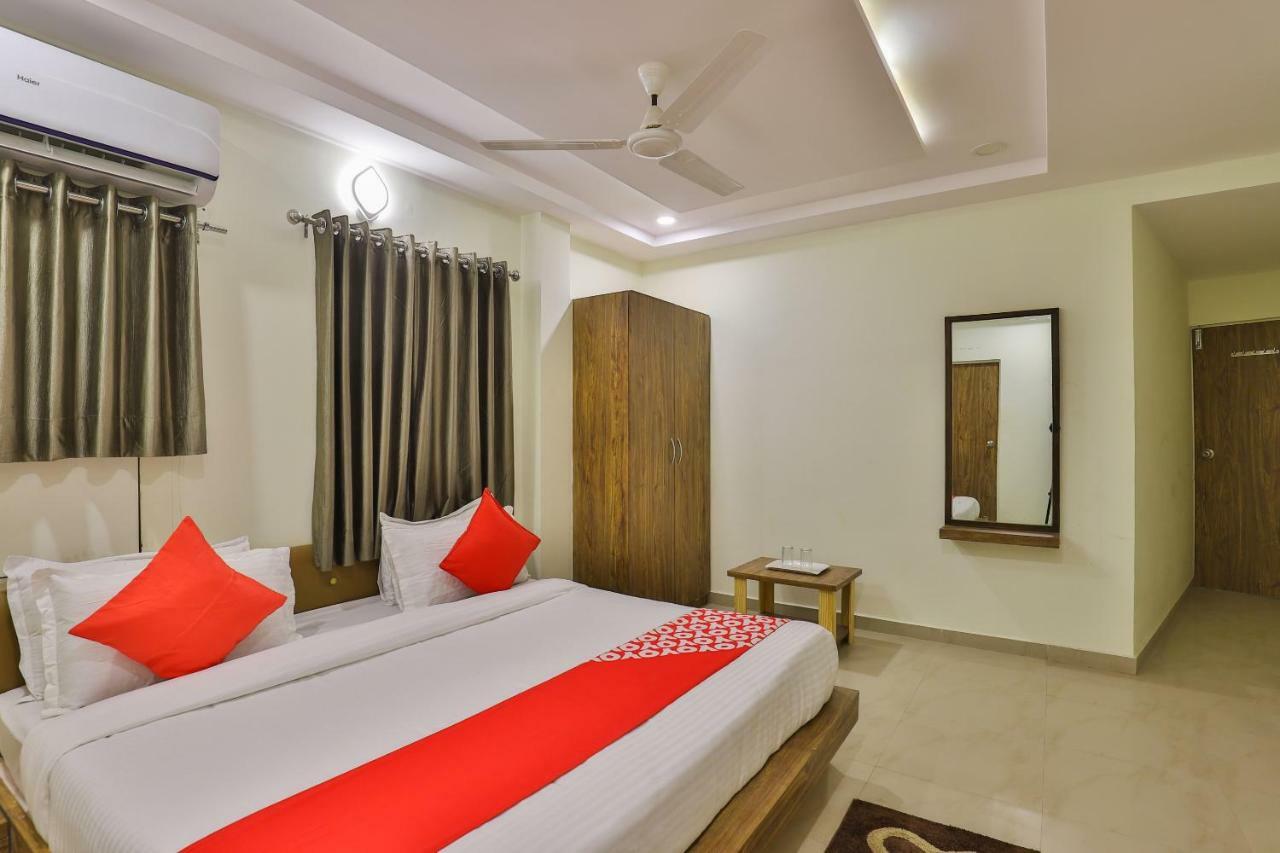 Oyo 26999 Hotel Sg Ahmedabad Eksteriør bilde