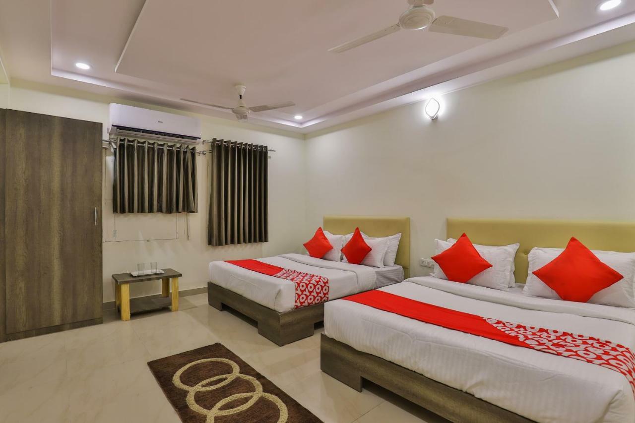 Oyo 26999 Hotel Sg Ahmedabad Eksteriør bilde